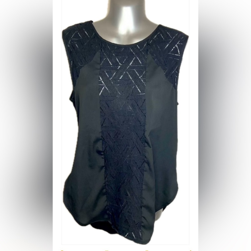 Banana Republic sleeveless blouse with lace detail. Black. Size small.